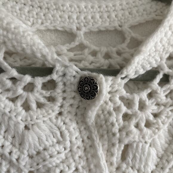 Hand Crochet Poncho Sweater Cape Silver Buttons White Boho Festival - Picture 2 of 9